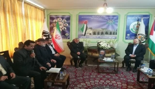 العميد قاآني يزور مكتب حماس ويقدم التعازي باستشهاد السنوار