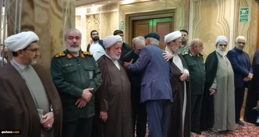 Iranians pay tribute to Resistance martyrs, Martyr Safieddine -in photos

 2