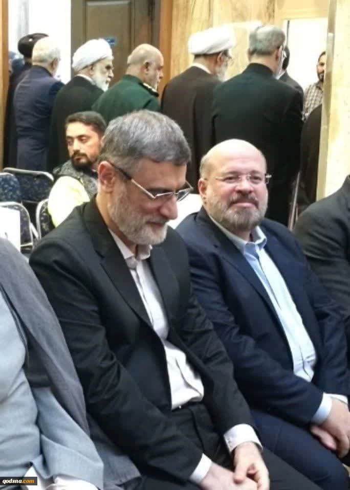 Iranians pay tribute to Resistance martyrs, Martyr Safieddine -in photos

 2