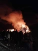 تصاویری دیگر از آتش گرفتن چادرهای آوارگان فلسطینی در محوطه بیمارستان بریتانیایی در منطقه مواصی در خان یونس در پی شلیک پهپادهای اسرائیلی
 5