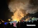 تصاویری دیگر از آتش گرفتن چادرهای آوارگان فلسطینی در محوطه بیمارستان بریتانیایی در منطقه مواصی در خان یونس در پی شلیک پهپادهای اسرائیلی
 2