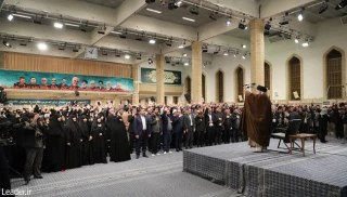 رهبر انقلاب در دیدار جمعی از خانواده‌های شهدای مدافع حرم و مقاومت:  سردار سلیمانی از ایران هم به عنوان حرم دفاع می‌کرد/  اگر مبارزه شجاعانه حاج قاسم و مدافعان حرم نبود امروز خبری از اعتاب مقدسه چه زینبیه و چه حتی کربلا و نجف نبود/ نخواهند توانست پرچم مقاومت را در لبنان، فلسطین، سوریه، عراق و ایران پایین بکشد