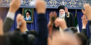 قائد الثورة الإسلامية: الثورة الإسلامية اندلعت من حصن المصالح الأميركية