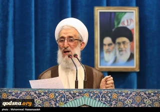 خطيب جمعة طهران : على الأعداء أن يعلموا أن قدرتنا العسكرية تفوق بكثير مما عرضناه في المناورات