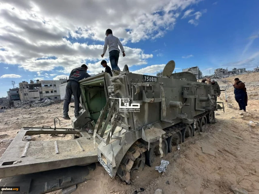 ادوات جنگی منهدم شده رژیم اشغالگر صهیونیستی در شهر رفح، به اسباب‌بازی کودکان فلسطینی تبدیل شده است 4