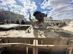 ادوات جنگی منهدم شده رژیم اشغالگر صهیونیستی در شهر رفح، به اسباب‌بازی کودکان فلسطینی تبدیل شده است 6