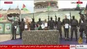 تصاویری از لحظه تحویل دادن ۳ اسیر صهیونیست توسط القسام به صلیب سرخ 3
