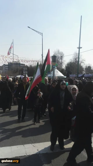 On 46th anniversary of the victory of the 1979 Islamic Revolution:

Iranians show support for Palestine