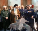 تصاویری از بازدید یک ساعته رهبر انقلاب از نمایشگاه آخرین دستاوردهای دانشمندان صنعت دفاعی کشور 3