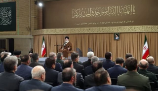 قائد الثورة الاسلامية: الشعب الإيراني أظهر هويته وشخصيته وقدرته وثباته في المسيرات الأخيرة