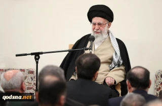 رهبر انقلاب در دیدار وزیر، معاونان و مدیران وزارت اطلاعات: تنها راه‌حل مشکلات، پایبندی به مبانی انقلاب است/ وظیفه وزارت اطلاعات، همکاری با دولت‌ها
