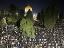 تصاویری از حضور گسترده و باشکوه شب گذشته 130 هزار نمازگزار فلسطینی در نماز تراویح مسجد الاقصی 5