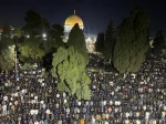 تصاویری از حضور گسترده و باشکوه شب گذشته 130 هزار نمازگزار فلسطینی در نماز تراویح مسجد الاقصی 5