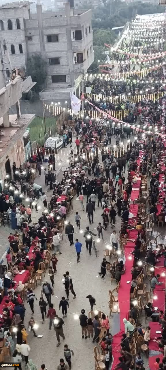 افطار دسته جمعی ساکنان اردوگاه النصیرات در مرکز نوار غزه  3