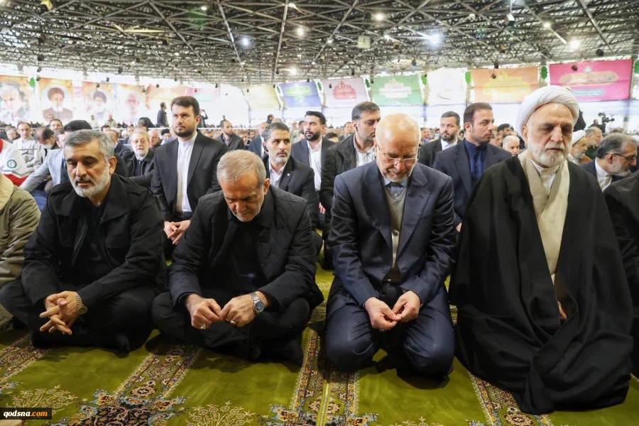 حضور روسای قوای سه‌گانه در نماز جمعه روز قدس تهران
 2