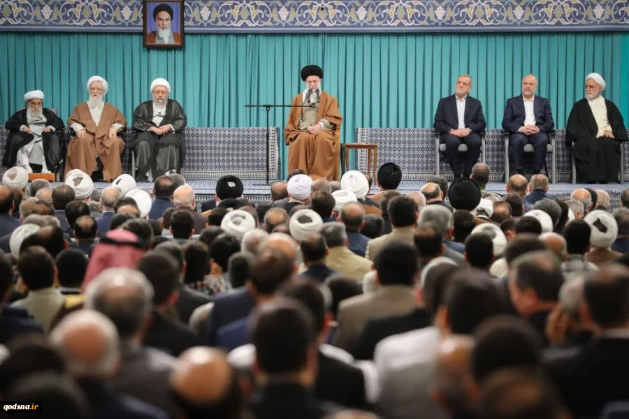 Leader of the Islamic Revolution Ayatollah Seyyed Ali Khamenei held a meeting with Iranian military and government officials on Monday.