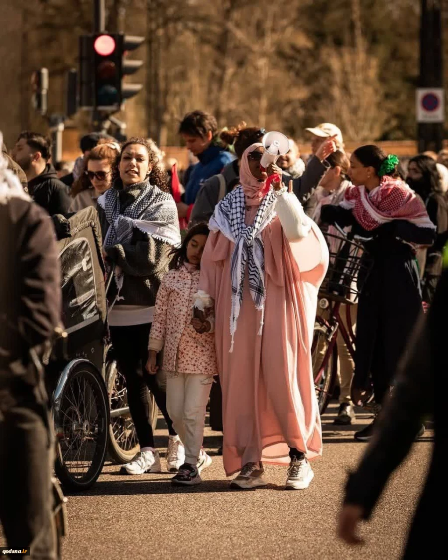 حامیان فلسطین در کپنهاگ، پایتخت دانمارک به خیابان آمده و نسل‌کشی و جنایات وحشیانه ارتش اشغالگر صهیونیستی علیه مردم غزه را محکوم کردند‌‌.
 2