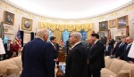نتنياهو كان 'كومبارسا في استعراض'.. هكذا أحرجه ترامب بالبيت الأبيض! 2