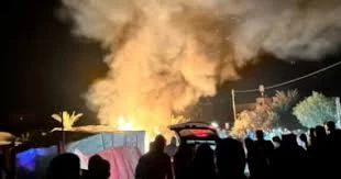 استشهاد صحفي حرقًا وإصابة 7 آخرين نتيجة قصف الجيش الإسرائيلي خيمة للصحفيين وسط قطاع غزة..والاحتلال يقر بجريمته
