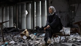استشهاد الكاتبة والمصورة الصحفية فاطمة حسونة وعشرة من أفراد عائلتها في مجزرة إسرائيلية بغزة