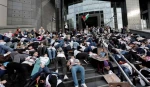 مئات المتظاهرين في فرنسا احتجاجا على استهداف الصحافيين في غزة 2