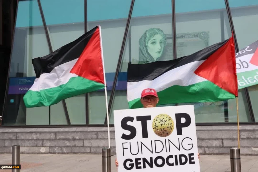 تجمع حامیان فلسطین در برابر بانک مرکزی ایرلند در محکومیت حمایت از رژیم اشغالگر صهیونیستی و نسل‌کشی در غزه 2