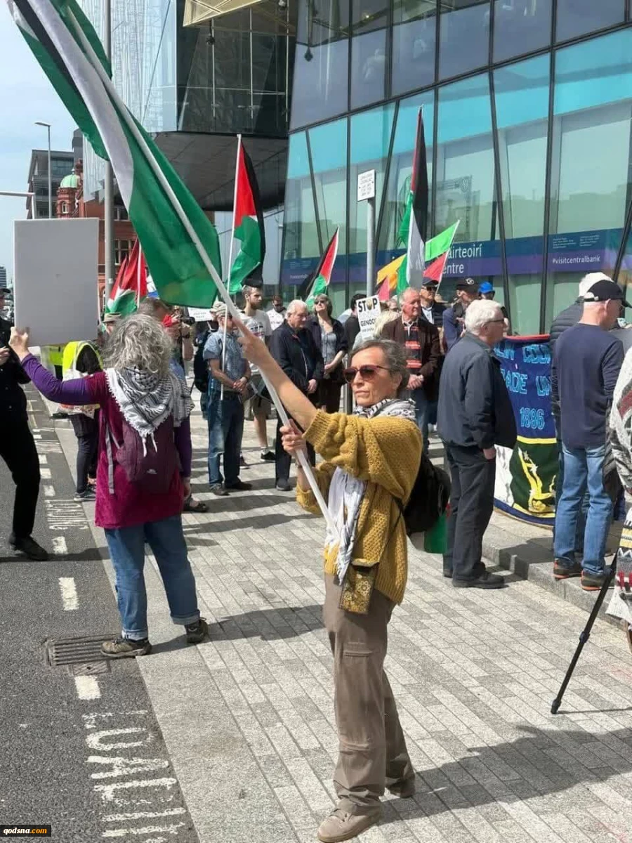 تجمع حامیان فلسطین در برابر بانک مرکزی ایرلند در محکومیت حمایت از رژیم اشغالگر صهیونیستی و نسل‌کشی در غزه 4