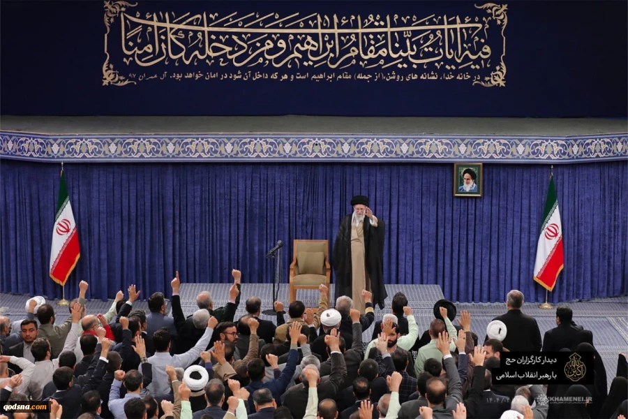 رهبر انقلاب در دیدار جمعی از کارگزاران حج و زائران بیت‌الله الحرام: هیچ منفعتی برای امت اسلامی بالاتر از اتحاد نیست/ اگر امت اسلامی اتحاد کنند قضایای فلسطین و غزه اتفاق نمی‌افتد و یمن این‌گونه تحت فشار قرار نمی‌گیرد 2