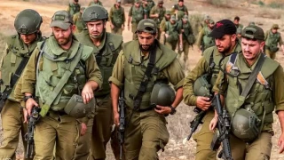 نویسنده صهیونیست خطاب به فرماندهان ارتش:

 شجاع باشید و جنگ را متوقف کنید | پس از پایان جنگ نتانیاهو شکست را گردن شما خواهد انداخت