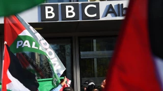 اعتراض در آمریکا و اروپا در واکنش به شهادت خبرنگاران الجزیره/ تجمع مقابل دفاتر خبری غرب