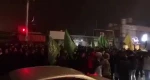 فلسطینیان در شهر  حلحول در کرانه باختری اشغالی در پی اعلام خبر شهادت صالح العاروری معاون رئیس دفتر سیاسی جنبش حماس به  خیابانها آمده اند و در حال تظاهرات ضد صهیونیستی هستند