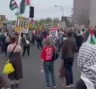 آمریکا صحنه اعتراضات مردمی به سیاست های مختلف دولت ترامپ؛
تظاهرات در واشنگتن برای پایان حمایت از نسل کشی در غزه و مخالفت با سرکوب آزادی بیان + فیلم 2