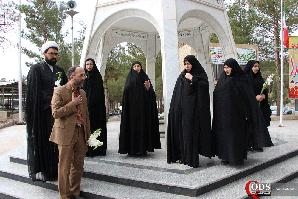 نثارگل یادگار امام (ره) به مقام والای شهدای استان خراسان جنوبی 2
